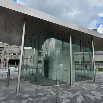 UofT Landmark curved multi laminated glass Cristacurva